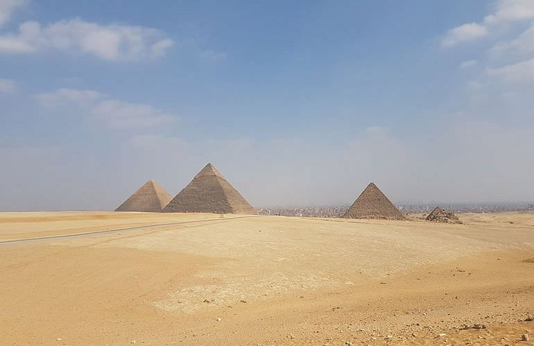 Ausflug von Safaga zu den Pyramiden & Kairo mit dem Privatwagen 